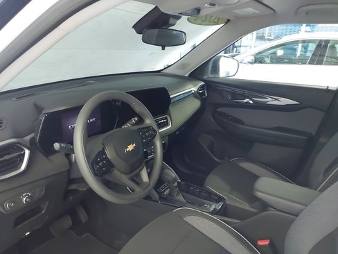 Used 2024 Chevrolet TrailBlazer LS w/ LS Convenience Package image 2