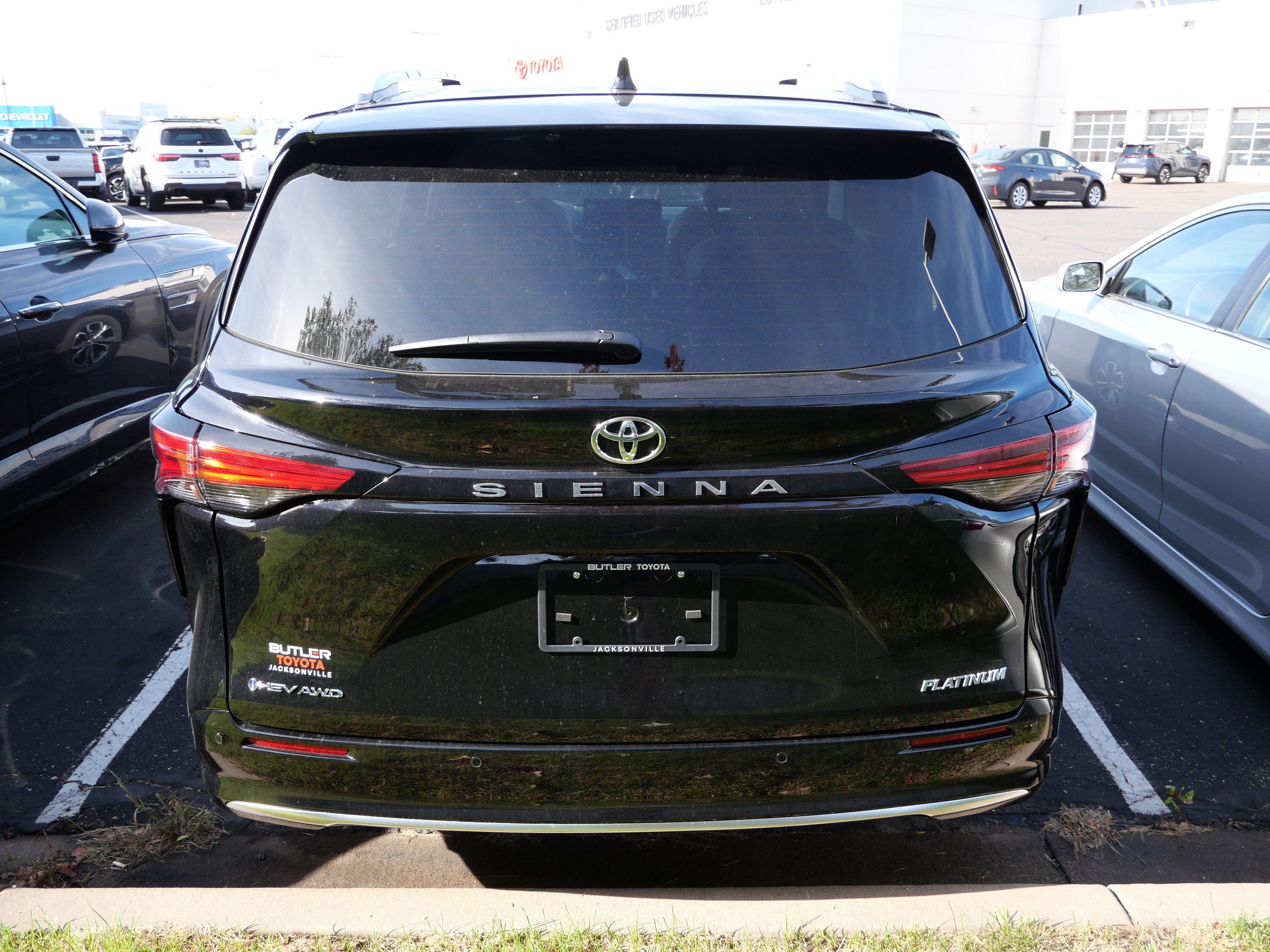 Used 2026 Toyota Sienna Platinum AWD/4WD image 6