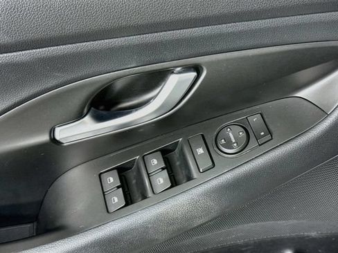 Used 2020 Hyundai Elantra GT w/ Style Package 02 FWD image 17