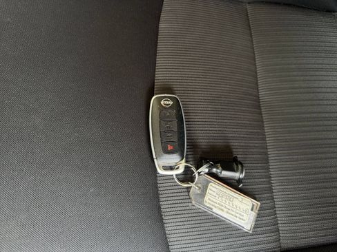 Used 2025 Nissan Sentra SV FWD image 21