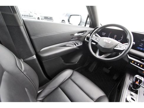Used 2025 Cadillac XT4 Premium Luxury FWD image 8