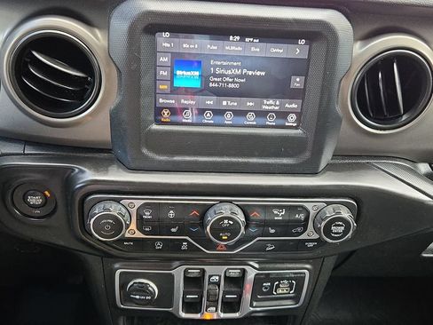 Used 2018 Jeep Wrangler Unlimited Sport S AWD/4WD image 22