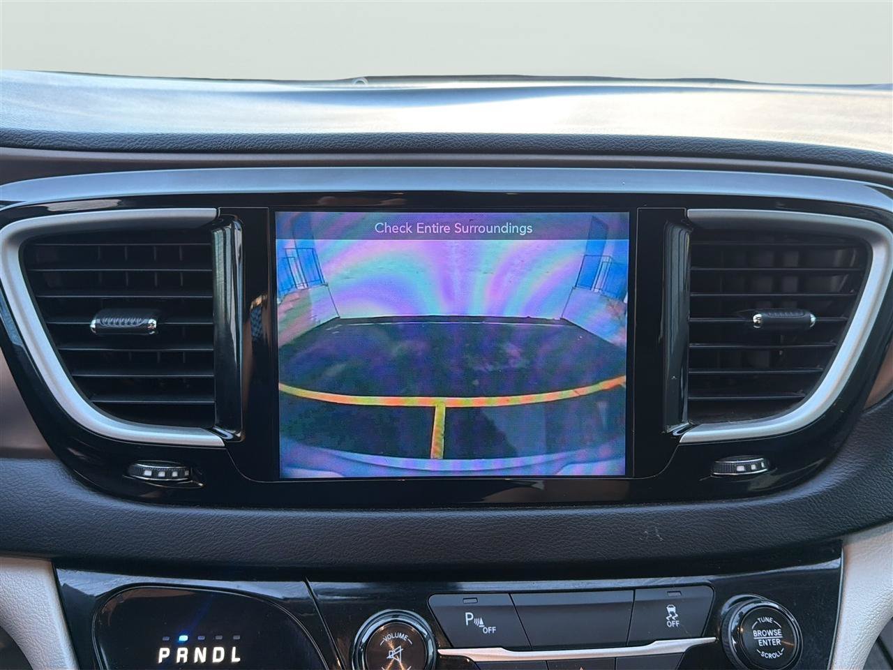 Used 2017 Chrysler Pacifica Touring FWD image 25
