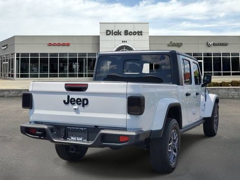 Used 2023 Jeep Gladiator Sport AWD/4WD image 5