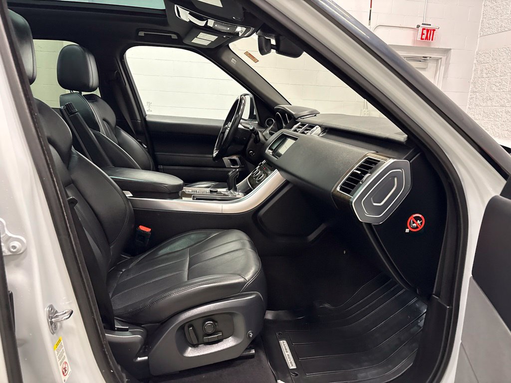 Used 2017 Land Rover Range Rover Sport SE AWD/4WD image 32
