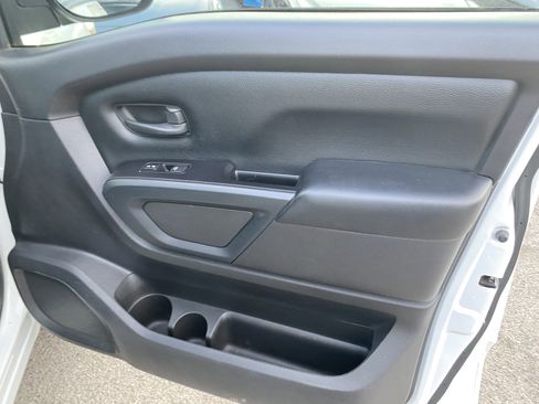 Used 2021 Nissan Titan S image 19