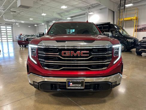 Used 2022 GMC Sierra 1500 SLT AWD/4WD image 2