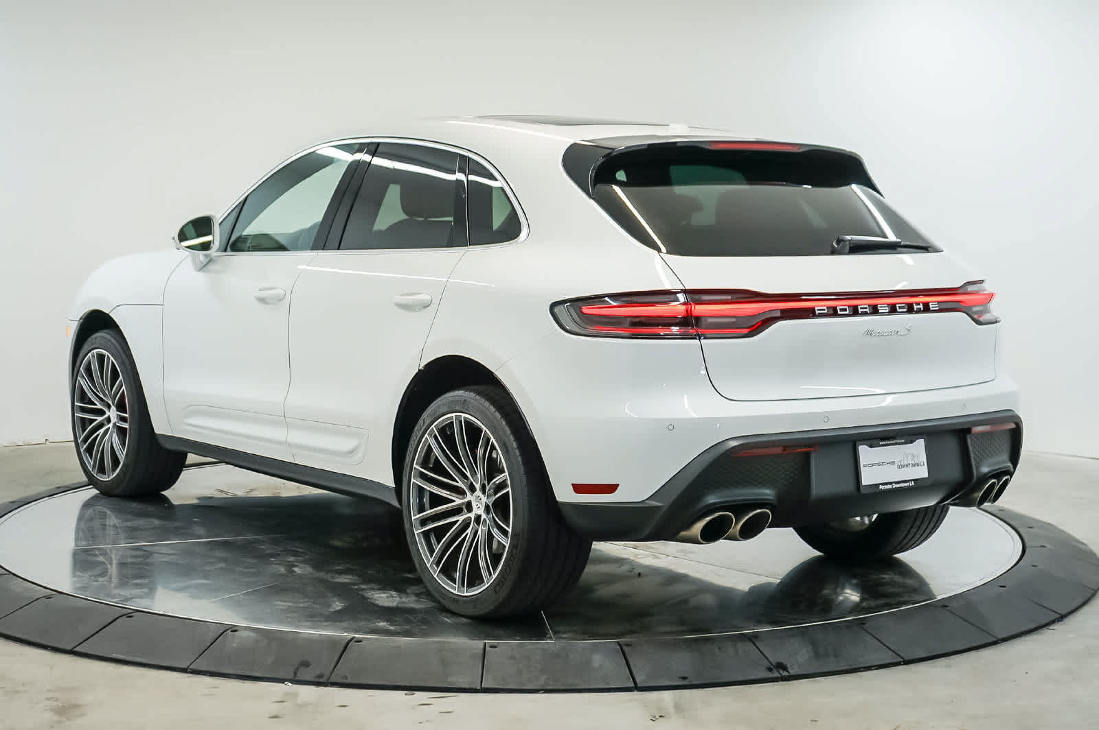 Certified 2026 Porsche Macan S AWD/4WD image 3