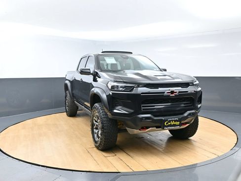 Used 2024 Chevrolet Colorado ZR2 w/ Technology Package AWD/4WD image 4