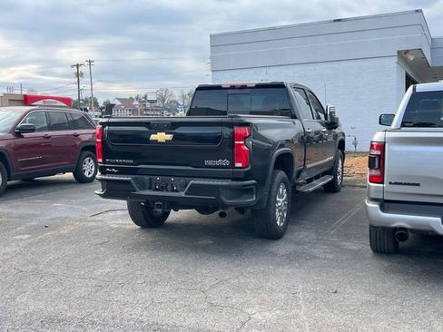 Used 2024 Chevrolet Silverado 2500 High Country w/ Technology Package image 3