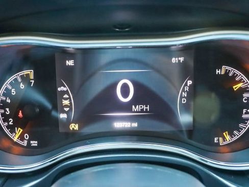 Used 2017 Jeep Grand Cherokee Limited image 31