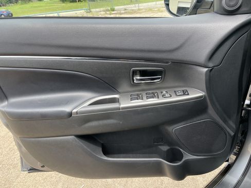Used 2025 Mitsubishi Outlander Sport SE AWD/4WD image 34