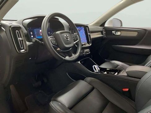 Used 2025 Volvo XC40 B5 Plus image 53