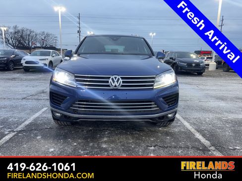 Used 2017 Volkswagen Touareg Wolfsburg Edition image 10