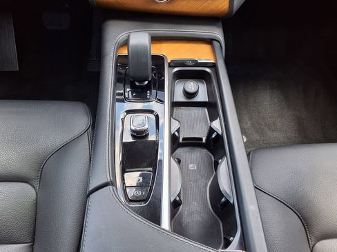 Certified 2024 Volvo XC90 B5 Plus AWD/4WD image 33