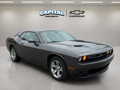 Used 2020 Dodge Challenger SXT image 7