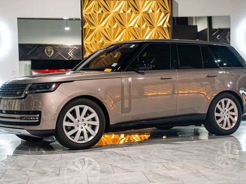 Used 2023 Land Rover Range Rover SE AWD/4WD image 4