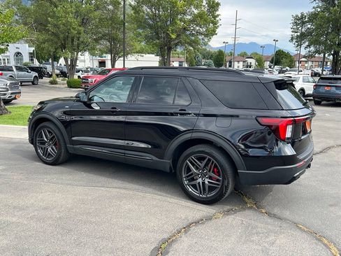 Used 2025 Ford Explorer ST-Line w/ ST-Line Street Pack AWD/4WD image 12