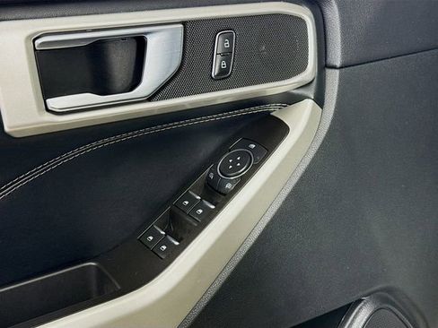 Used 2022 Ford Explorer XLT w/ Equipment Group 202A image 18