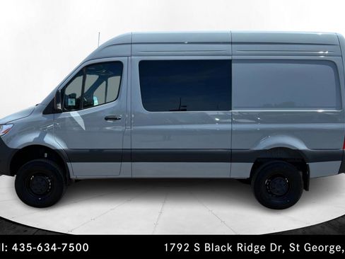 Used 2025 Mercedes-Benz Sprinter 2500 image 2