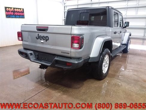 Used 2021 Jeep Gladiator Sport image 3