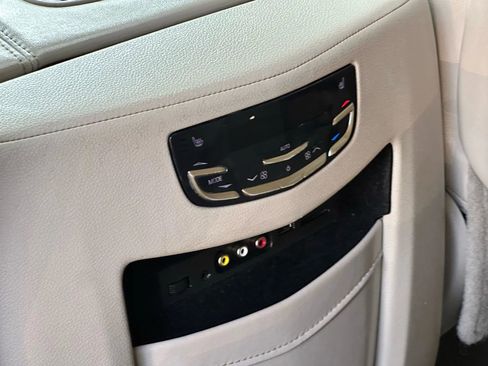 Used 2016 Cadillac Escalade ESV Luxury image 20