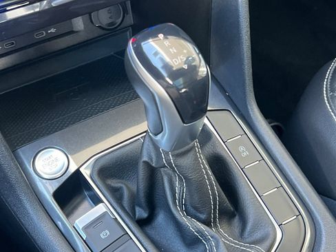 Used 2022 Volkswagen Tiguan SE w/ Panoramic Sunroof Package image 21