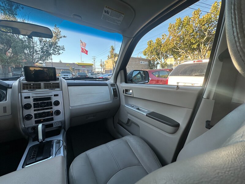 Used 2008 Mercury Mariner 4WD V6 image 14
