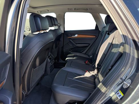 Used 2023 Audi Q5 e Premium Plus image 16