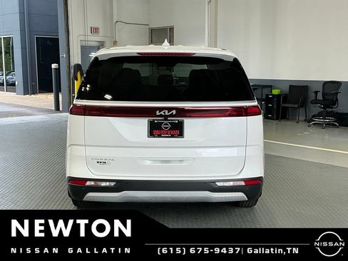 Used 2023 Kia Carnival LX FWD image 5