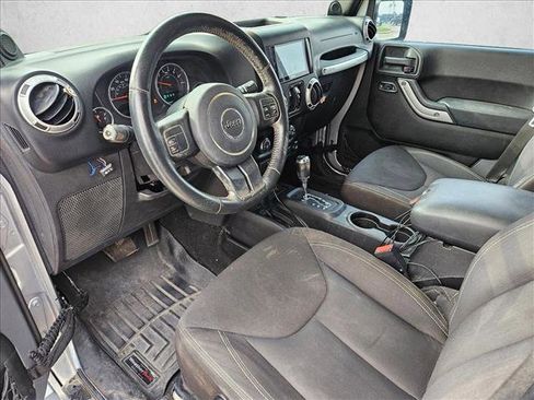 Used 2013 Jeep Wrangler Unlimited Sahara image 9