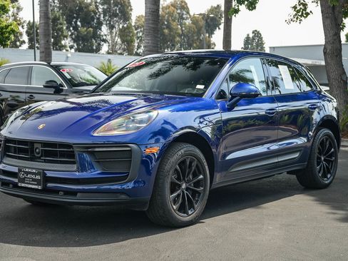 Used 2023 Porsche Macan image 3