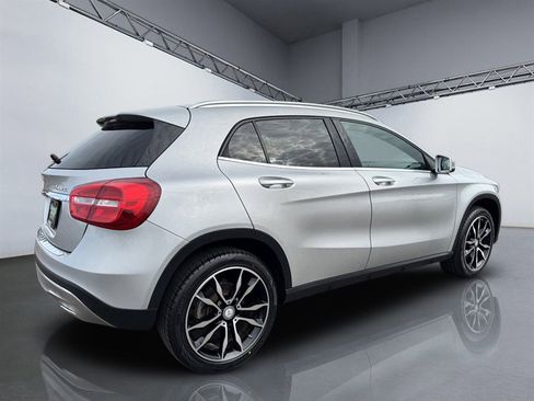 Used 2017 Mercedes-Benz GLA 250 4MATIC image 7