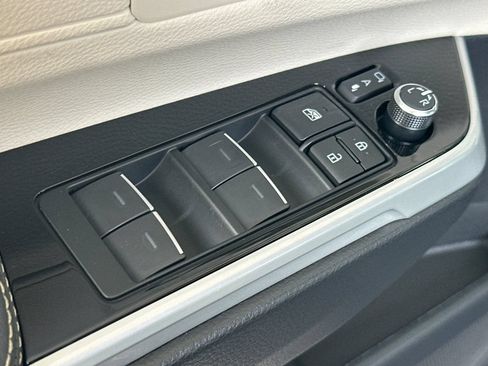 New 2026 Toyota Sienna Platinum AWD/4WD image 11
