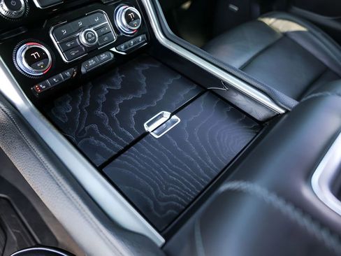 Used 2021 GMC Yukon XL Denali w/ Denali Premium Package image 23