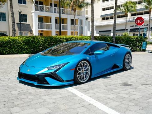 Used 2024 Lamborghini Huracan Tecnica RWD image 2