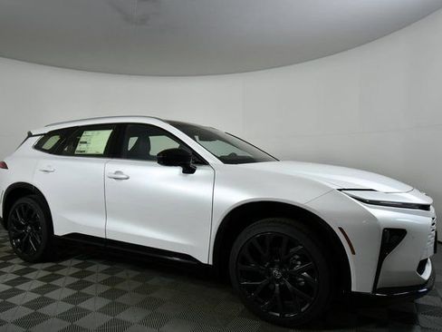 New 2025 Toyota Crown Signia Limited image 9