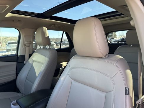 Certified 2022 Ford Explorer XLT w/ Equipment Group 202A image 12