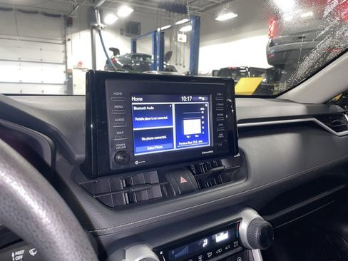 Used 2021 Toyota RAV4 LE image 16