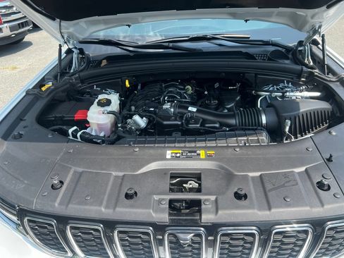 Used 2025 Jeep Grand Cherokee L Limited w/ Luxury Tech Group II RWD image 26