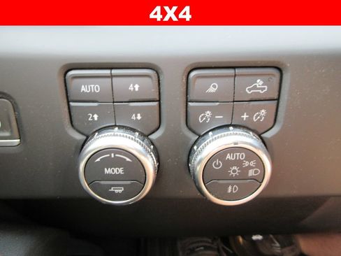 Certified 2024 GMC Sierra 2500 AT4 w/ AT4 Preferred Package AWD/4WD image 33