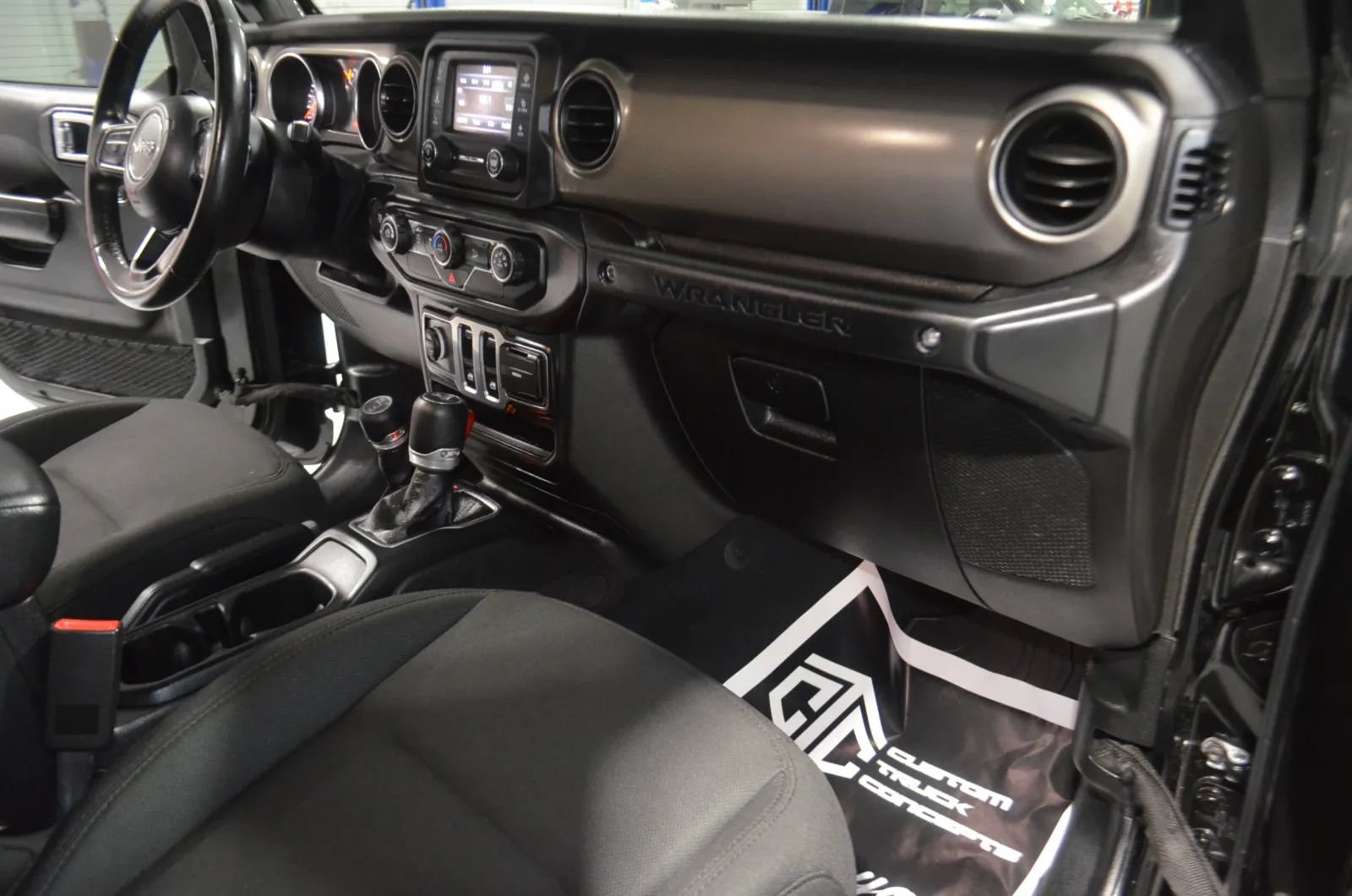 Used 2020 Jeep Wrangler Sport AWD/4WD image 20