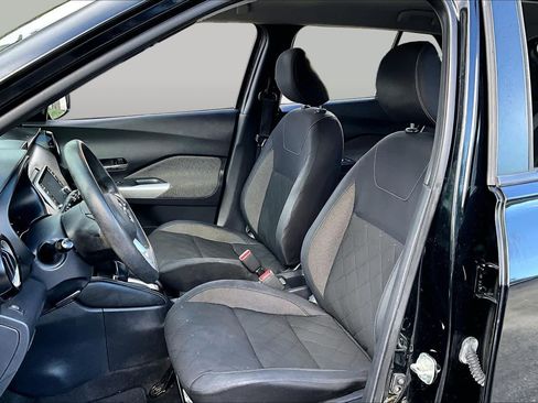 Used 2018 Nissan Kicks SV FWD image 11