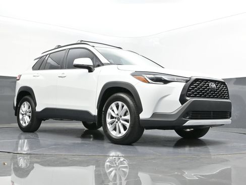 Used 2022 Toyota Corolla Cross LE image 32