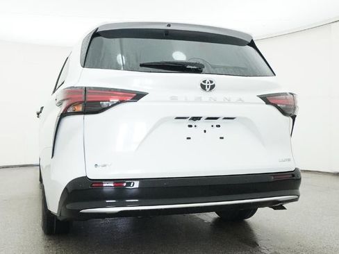 New 2026 Toyota Sienna Limited FWD image 22