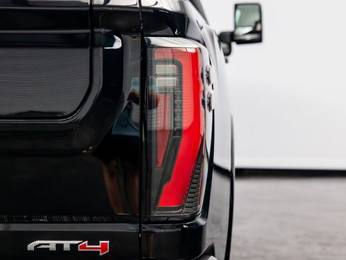 Used 2025 GMC Sierra 2500 AT4 w/ AT4 Premium Plus Package image 21