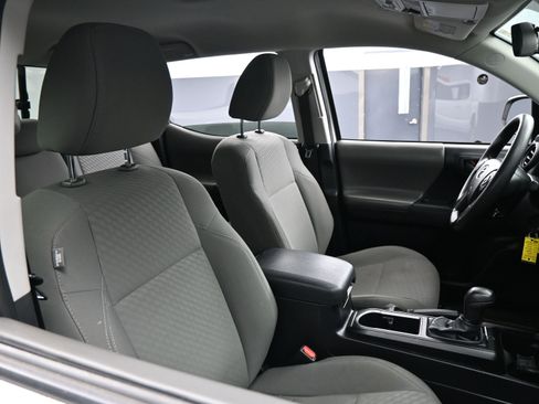 Certified 2020 Toyota Tacoma SR image 21