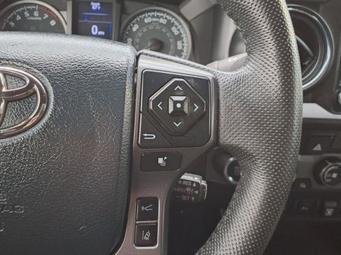 Used 2020 Toyota Tacoma TRD Sport w/ Technology Package AWD/4WD image 17