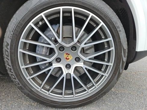 Used 2022 Porsche Cayenne Platinum Edition AWD/4WD image 9