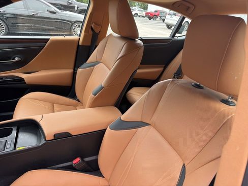 Used 2024 Lexus ES 300h Ultra Luxury w/ Accessory Package (Z2) FWD image 10